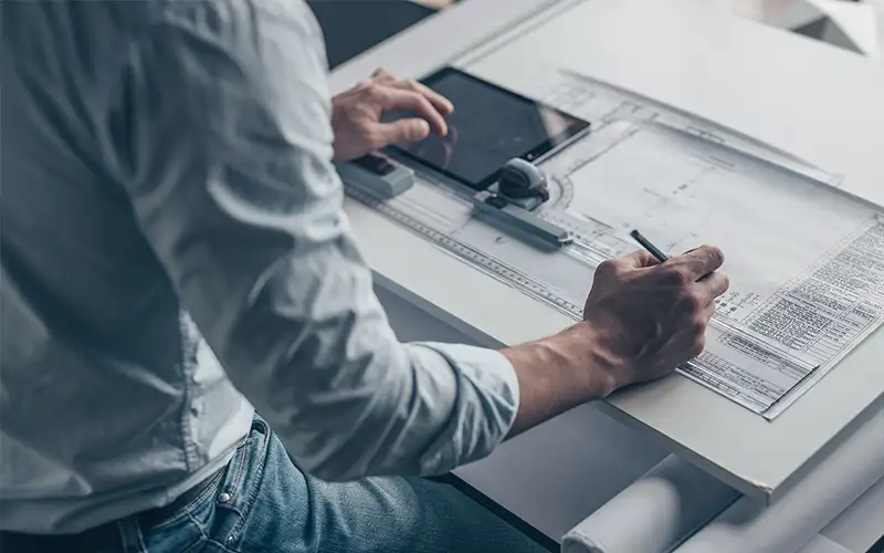 architect on his deskk